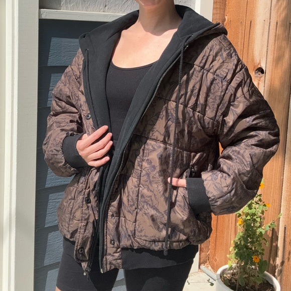 Reversible Hoodie Puffer Jacket - Picture 4 of 11